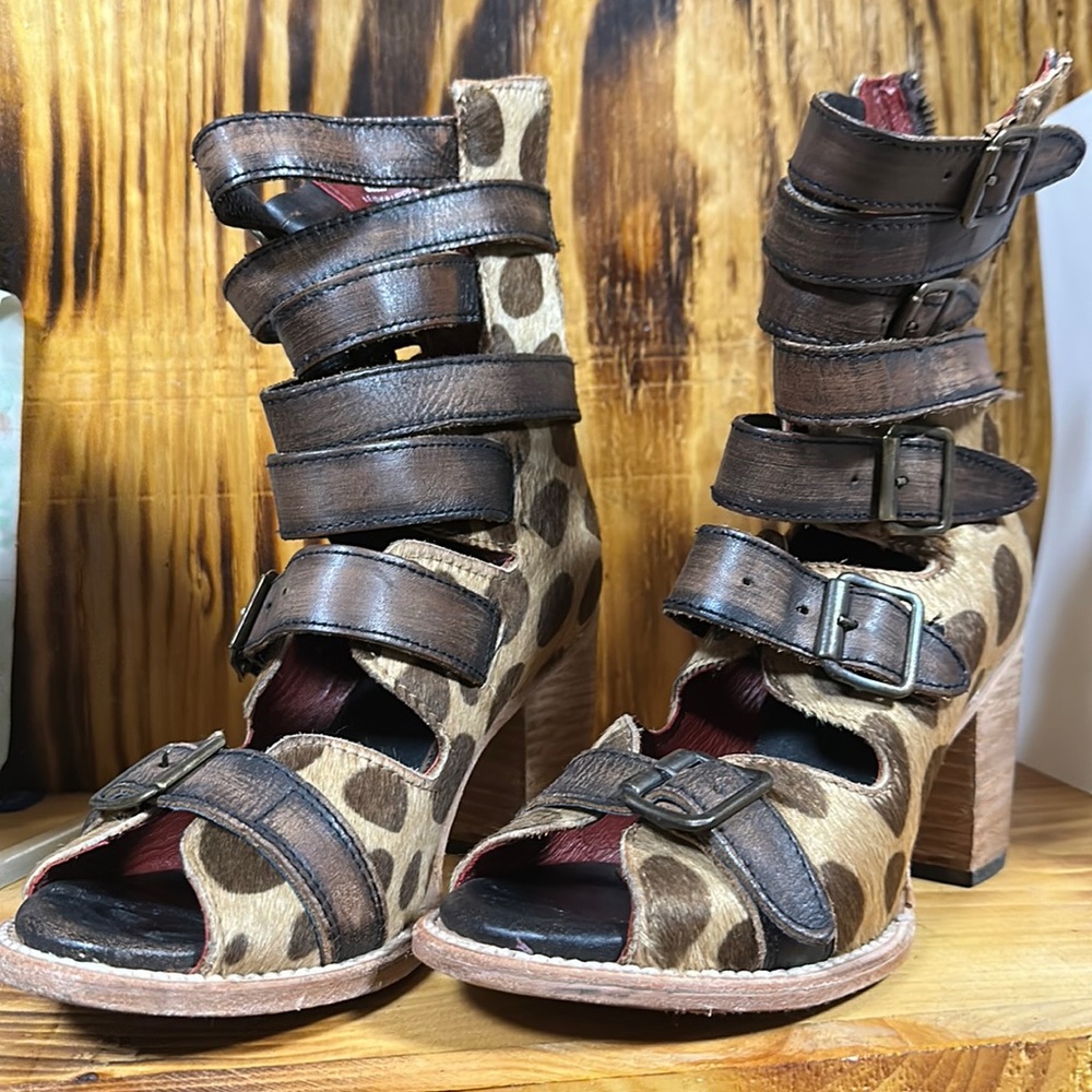 Free bird. Size 8 fits more like a 7. I wear a 7.5 and these are little snug!